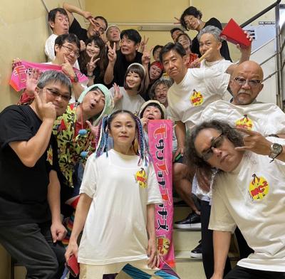 モダンチョキチョキズ featuring 濱田マリ